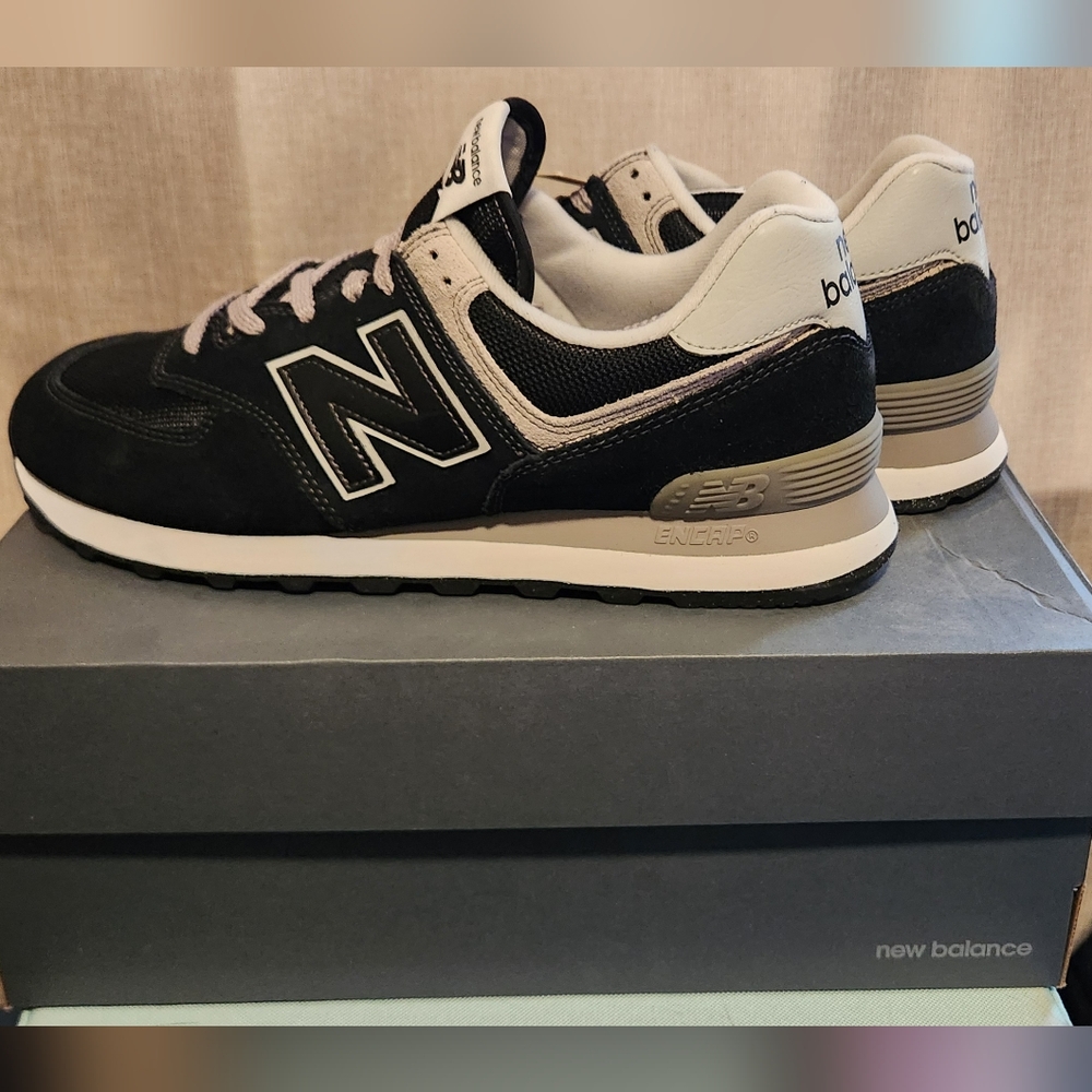 New Balance 574 Core Black & White Mens Size 10